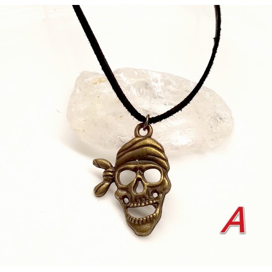 Náhrdelníky z černé kůže s mosaznými přívěsky NR029