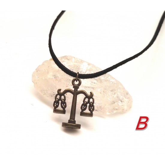 Náhrdelníky z černé kůže s mosaznými přívěsky NR029