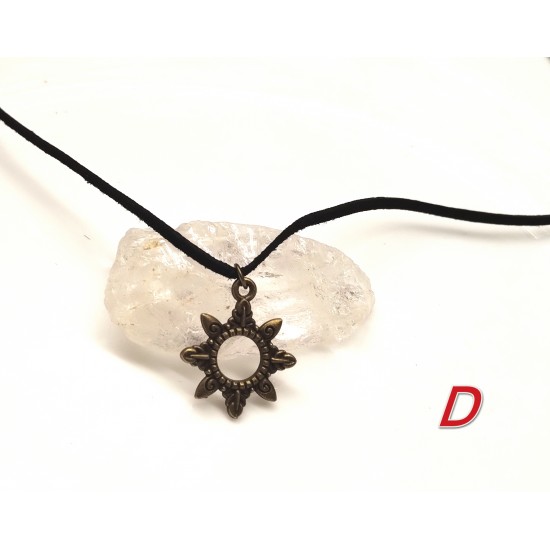 Náhrdelníky z černé kůže s mosaznými přívěsky NR029