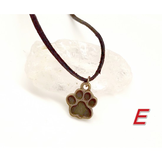 Náhrdelníky z černé kůže s mosaznými přívěsky NR029